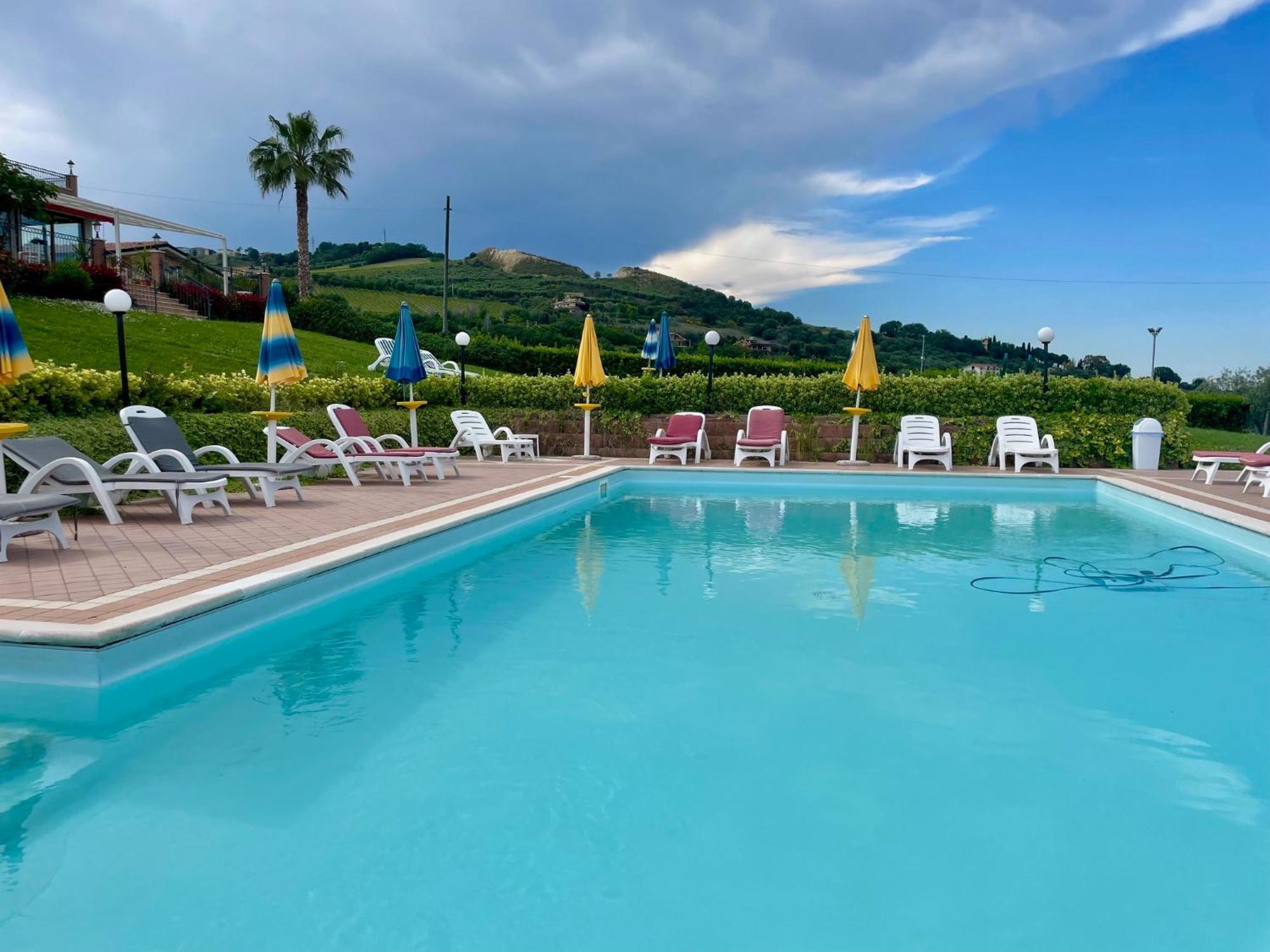 Bed & Breakfast Vigneto - Italian Restaurant & Villa Rosa Di Martinsicuro